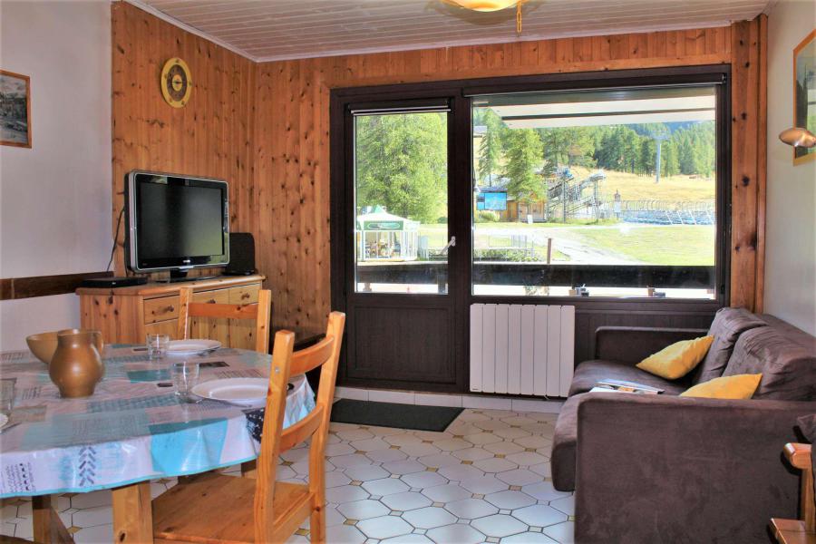 Rent in ski resort 2 room apartment sleeping corner 6 people (05) - Résidence le Petit Laus - Risoul - Living room