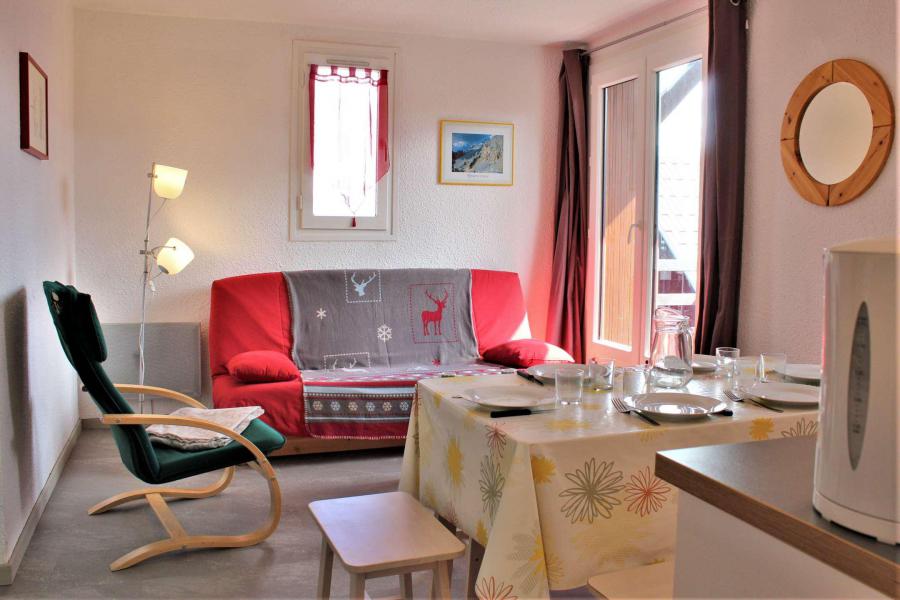 Rent in ski resort 2 room apartment sleeping corner 6 people (67) - Résidence les Airelles A - Risoul - Living room