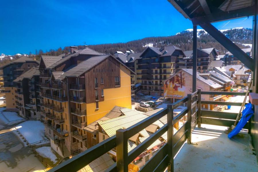 Rent in ski resort 2 room apartment sleeping corner 6 people (67) - Résidence les Airelles A - Risoul - Terrace