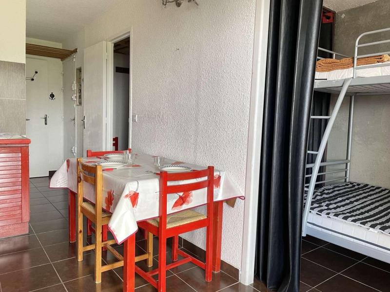 Rent in ski resort 2 room apartment 5 people (24) - Résidence les Airelles B - Risoul - Living room