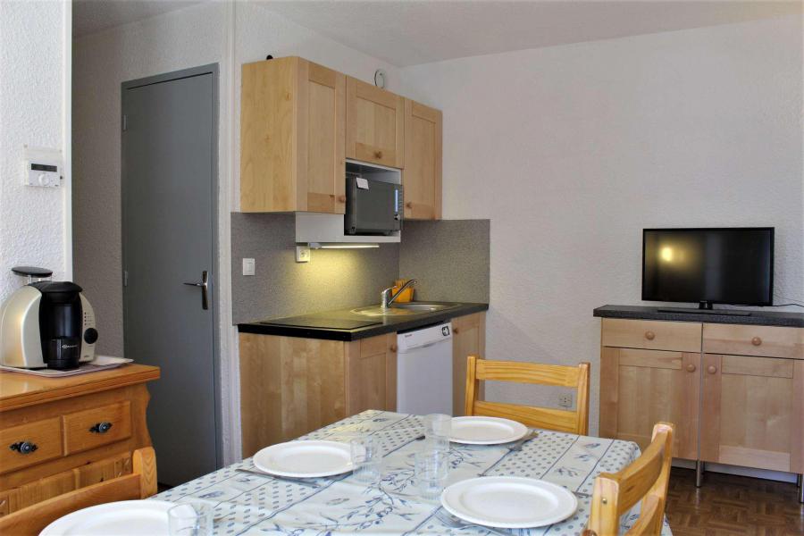 Rent in ski resort 3 room apartment 6 people (28) - Résidence les Airelles B - Risoul - Living room