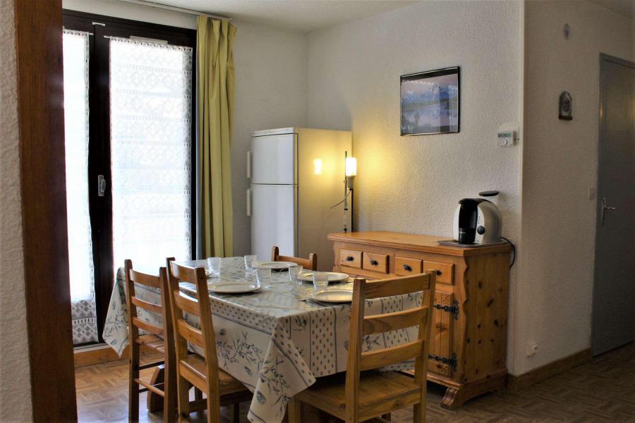 Rent in ski resort 3 room apartment 6 people (28) - Résidence les Airelles B - Risoul - Living room