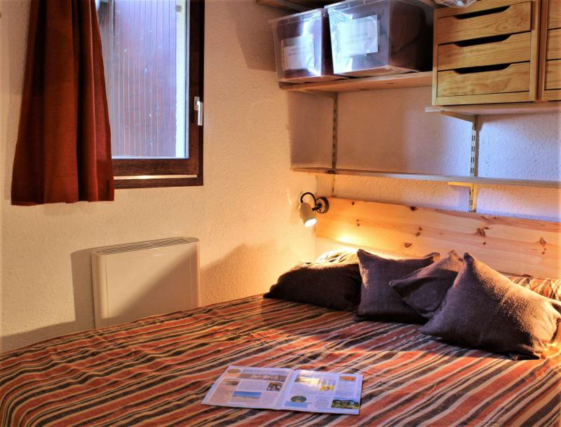 Rent in ski resort 2 room apartment 4 people (09) - Résidence les Chamois - Risoul - Bedroom