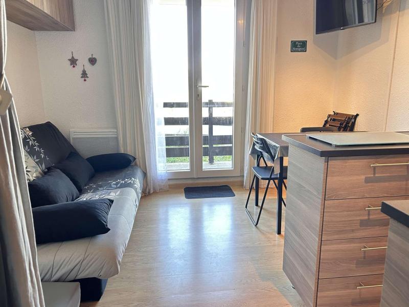 Rent in ski resort Studio sleeping corner 2-4 people (14) - Résidence les Chamois - Risoul - Living room