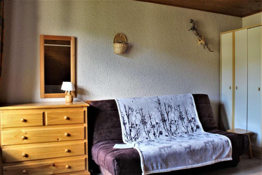 Rent in ski resort Studio sleeping corner 4 people (67) - Résidence les Chamois - Risoul - Living room