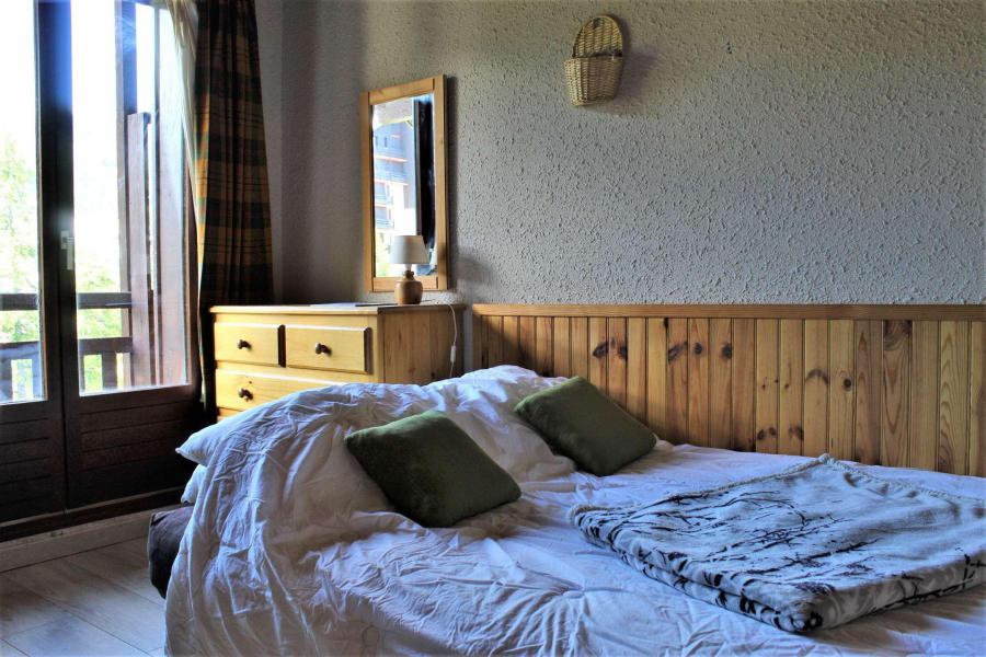 Rent in ski resort Studio sleeping corner 4 people (67) - Résidence les Chamois - Risoul - Living room