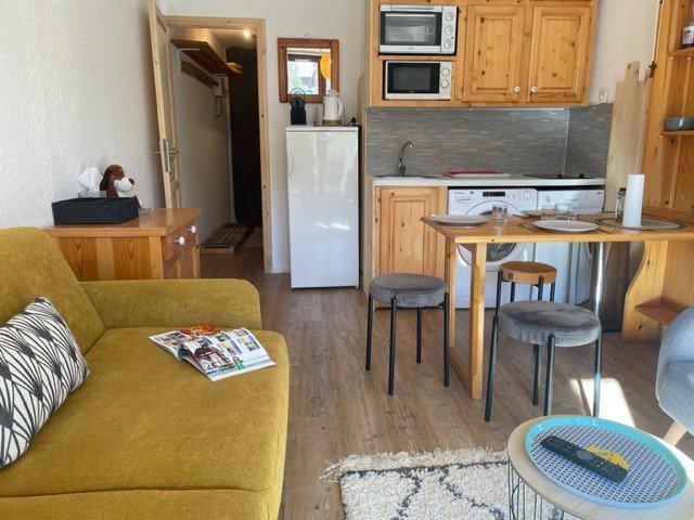 Rent in ski resort Studio cabin 4 people (112A2) - Résidence les Clarines A2 - Risoul - Living room