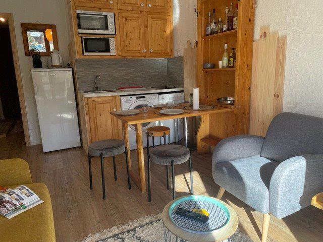 Rent in ski resort Studio cabin 4 people (112A2) - Résidence les Clarines A2 - Risoul - Living room