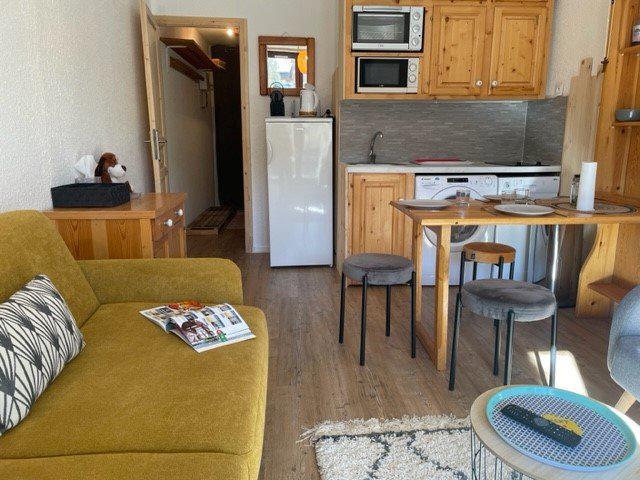 Rent in ski resort Studio cabin 4 people (112A2) - Résidence les Clarines A2 - Risoul - Living room