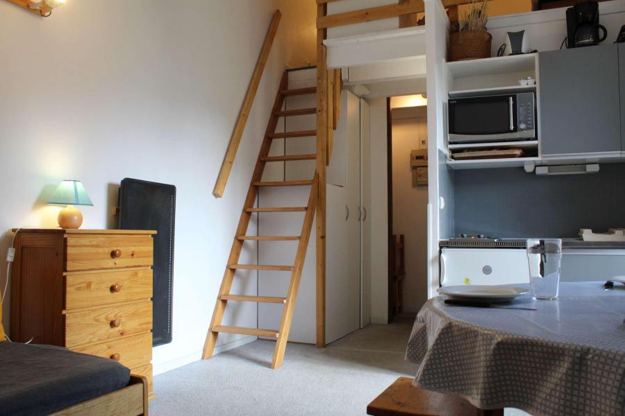 Ski verhuur Studio mezzanine 4 personen (221B) - Résidence les Clarines B1 - Risoul - Woonkamer