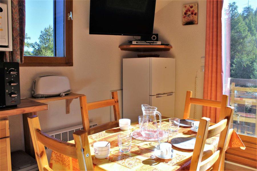 Rent in ski resort 2 room apartment sleeping corner 6 people (411D) - Résidence les Clématites D - Risoul - Living room