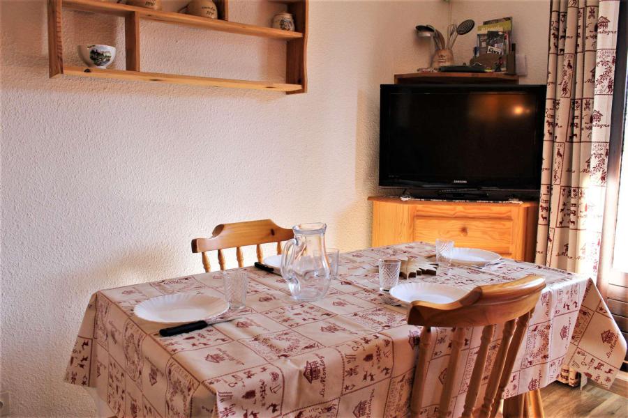 Rent in ski resort 2 room apartment 4 people (511) - Résidence les Crêtes - Risoul - Dining area