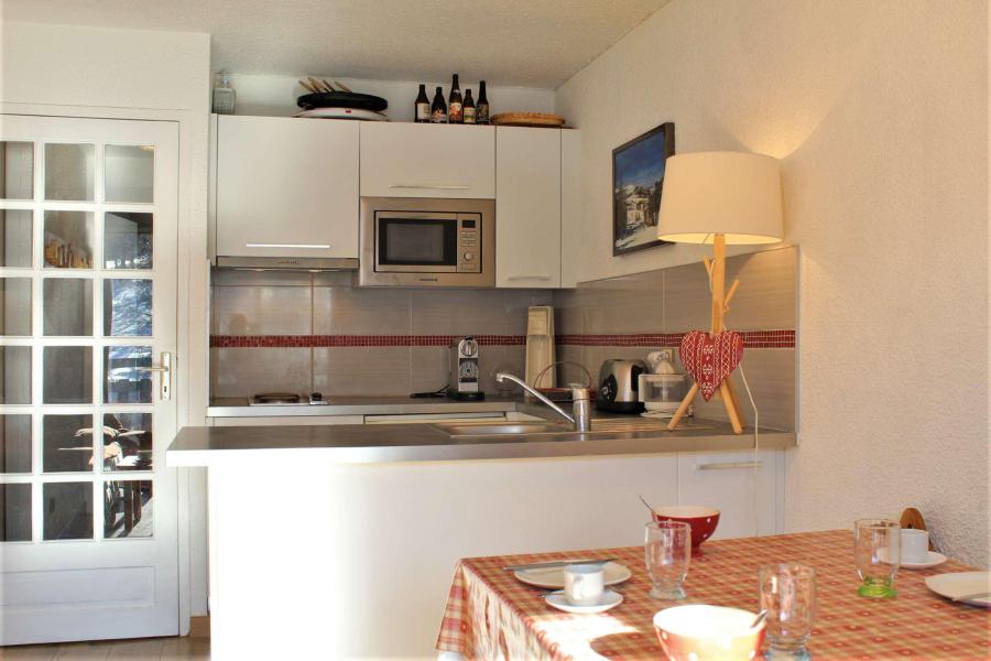Rent in ski resort 2 room apartment 5 people (54I) - Résidence les Florins I - Risoul - Kitchenette