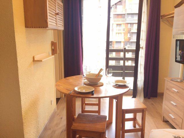 Rent in ski resort Studio cabin 4 people (26) - Résidence les Florins II - Risoul - Living room