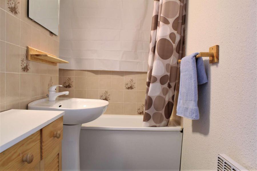 Rent in ski resort Studio cabin 4 people (263) - Résidence Soldanelles - Risoul - Bathroom