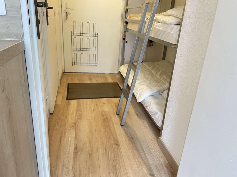 Rent in ski resort Studio sleeping corner 3 people (160-43) - Résidence Soldanelles - Risoul - Cabin