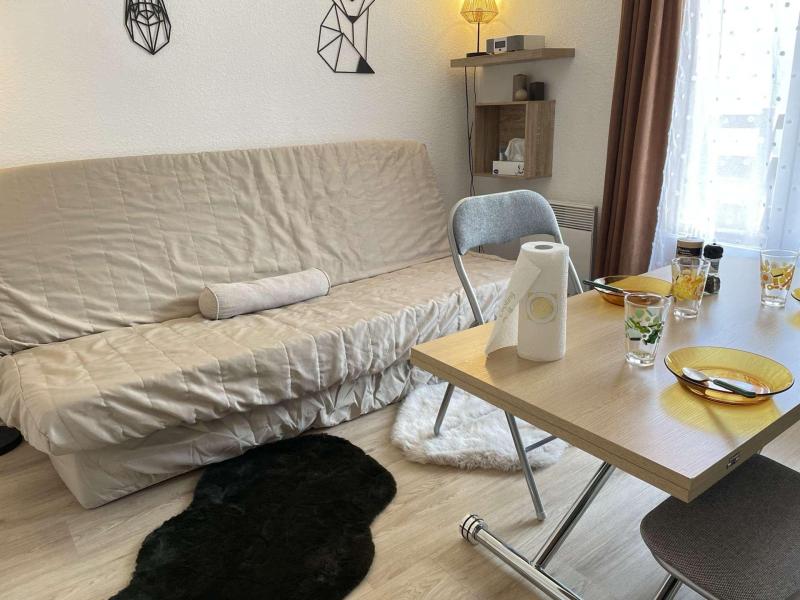 Rent in ski resort Studio sleeping corner 3 people (160-43) - Résidence Soldanelles - Risoul - Living room