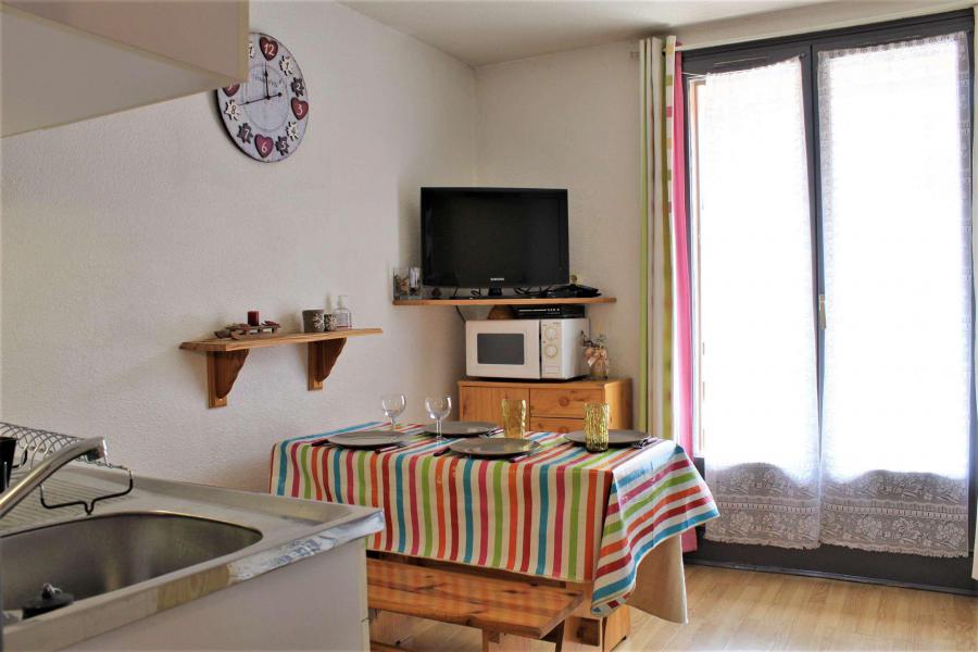 Rent in ski resort Studio sleeping corner 4 people (895) - Résidence Soldanelles - Risoul - Living room