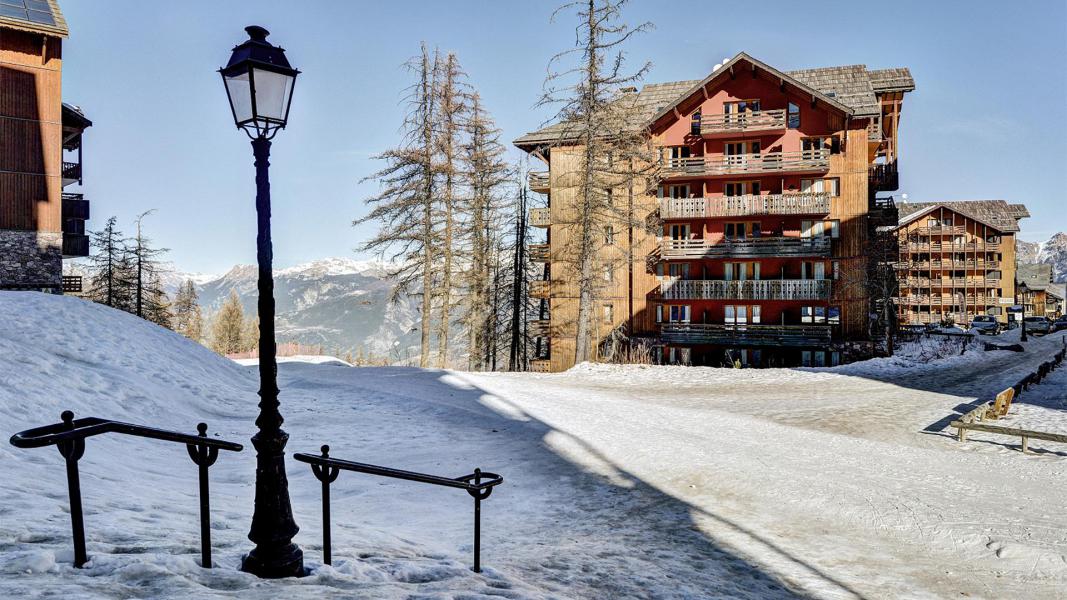 Rent in ski resort Résidence Véga - Risoul - Winter outside