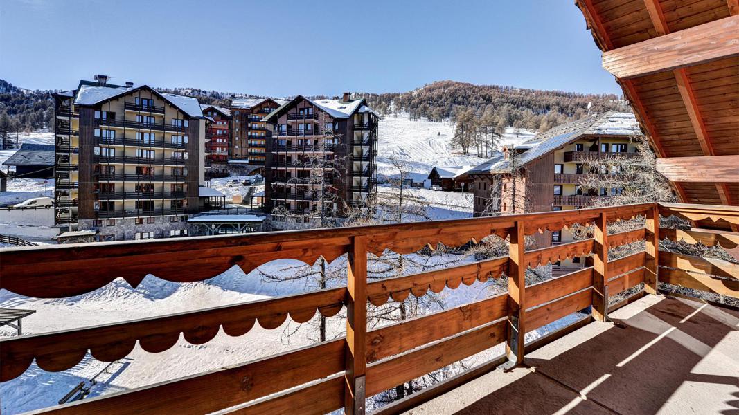 Rent in ski resort Résidence Véga - Risoul - Winter outside