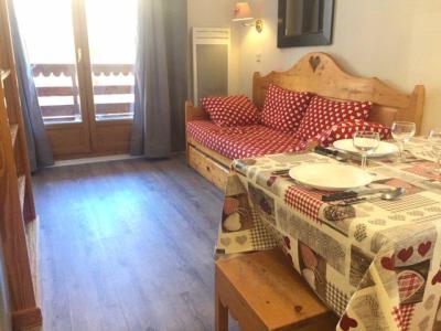 Rent in ski resort 2 room apartment sleeping corner 6 people (46) - La Résidence Bételgeuse - Risoul - Living room
