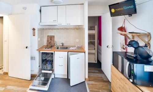 Rent in ski resort 2 room apartment 4 people (Budget 25m²-1) - Résidence Christiana - MH - Risoul - Kitchenette