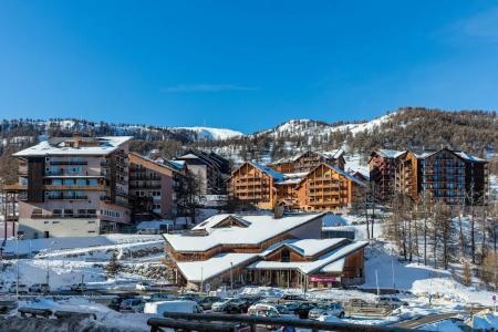 Rent in ski resort Résidence Deneb - Risoul - Winter outside