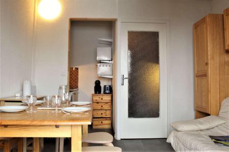 Rent in ski resort Studio sleeping corner 4 people (29) - Résidence l'Eterlou - Risoul - Apartment