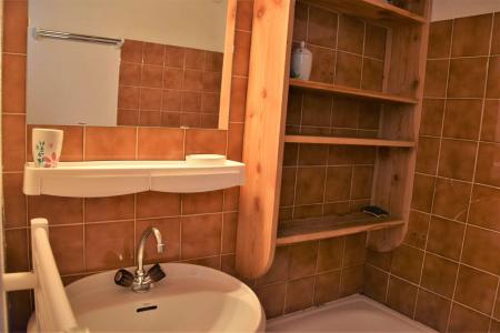 Rent in ski resort Studio sleeping corner 4 people (511) - Résidence le Cristal B - Risoul - Bathroom