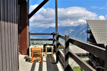 Rent in ski resort 2 room apartment sleeping corner 6 people (67) - Résidence les Airelles A - Risoul - Terrace