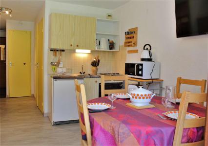 Rent in ski resort 2 room apartment 4 people (09) - Résidence les Chamois - Risoul - Living room