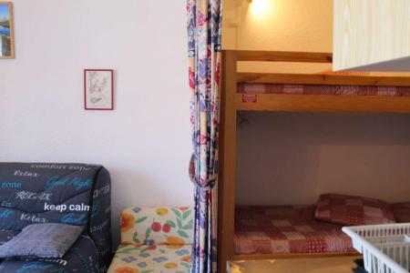 Rent in ski resort Studio sleeping corner 4 people (113) - Résidence les Chamois - Risoul - Apartment