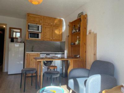 Rent in ski resort Studio cabin 4 people (112A2) - Résidence les Clarines A2 - Risoul - Living room