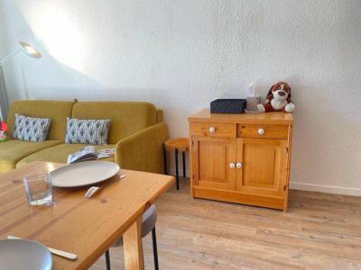 Rent in ski resort Studio cabin 4 people (112A2) - Résidence les Clarines A2 - Risoul - Living room