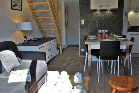 Rent in ski resort Studio mezzanine 6 people (125A2) - Résidence les Clarines A2 - Risoul - Living room