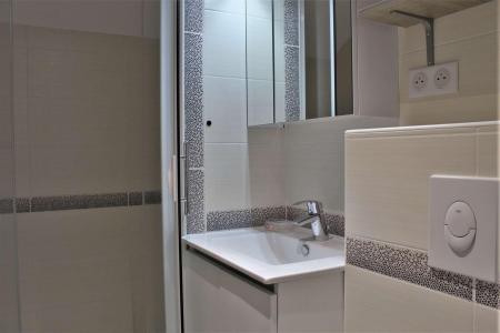 Rent in ski resort Studio mezzanine 6 people (125A2) - Résidence les Clarines A2 - Risoul - Shower room