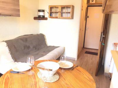 Rent in ski resort Studio cabin 4 people (26) - Résidence les Florins II - Risoul - Living room