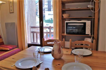 Rent in ski resort Studio cabin 4 people (263) - Résidence Soldanelles - Risoul - Dining area