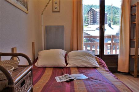 Rent in ski resort Studio cabin 4 people (263) - Résidence Soldanelles - Risoul - Living room