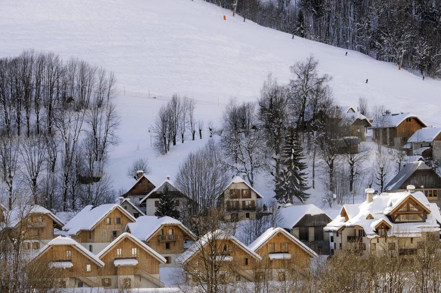 Vacanze in montagna Résidence les Chalets de Belledonne - Saint Colomban des Villards - Esteriore inverno