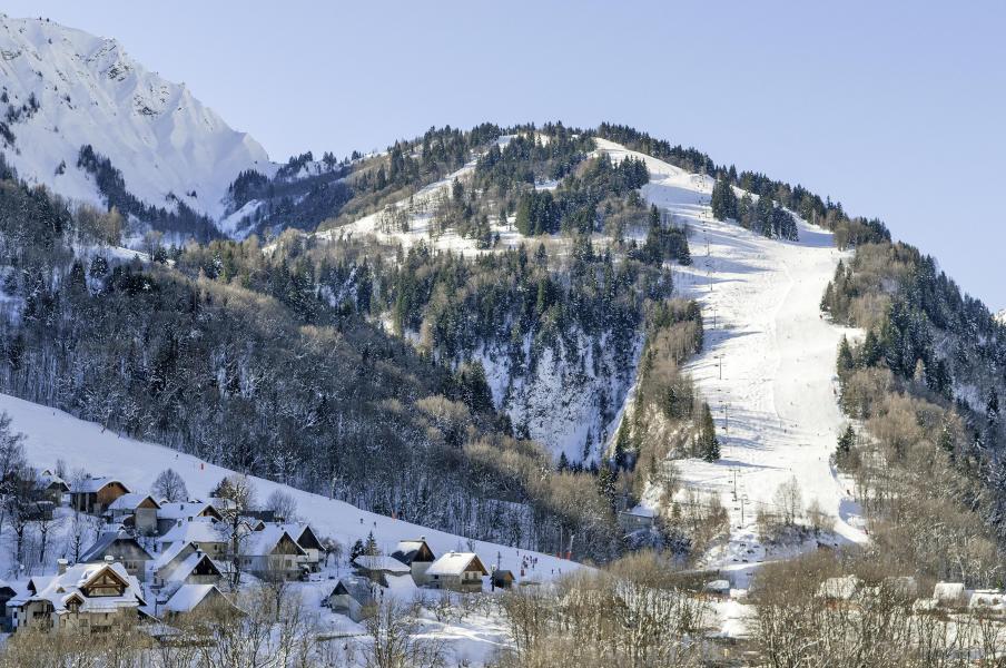 Location au ski Résidence les Chalets de Belledonne - Saint Colomban des Villards - Extérieur hiver