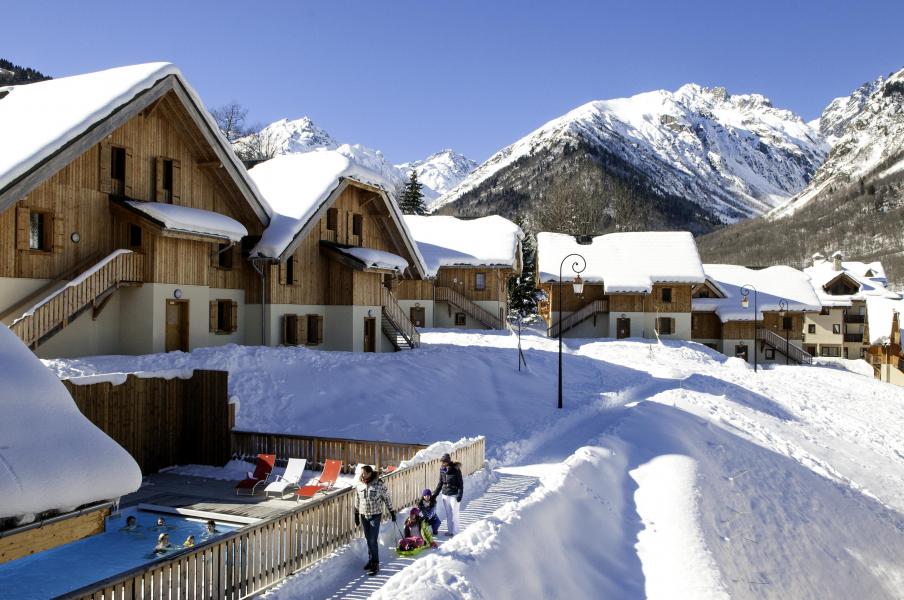 Vacances en montagne Résidence les Chalets de Belledonne - Saint Colomban des Villards - Extérieur hiver