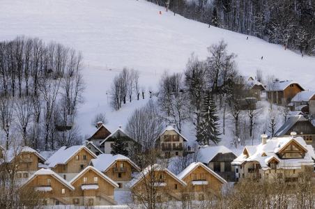 Holiday in mountain resort Résidence les Chalets de Belledonne - Saint Colomban des Villards - Winter outside