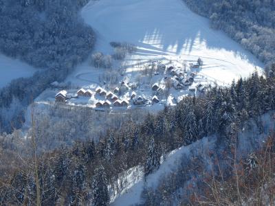 Rent in ski resort Résidence les Chalets de Belledonne - Saint Colomban des Villards - Winter outside
