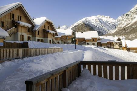 Rent in ski resort Résidence les Chalets de Belledonne - Saint Colomban des Villards - Winter outside