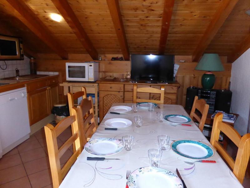 Rent in ski resort 3 room apartment sleeping corner 8 people (105) - Résidence les Jardins Alpins - Saint Gervais - Table
