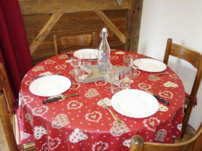 Rent in ski resort 1 room apartment 4 people (2) - Castel des Roches - Saint Gervais - Living room