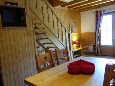 Rent in ski resort 3 room chalet 4 people (2) - Le Clos Alpin - Saint Gervais - Living room