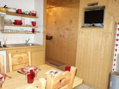 Rent in ski resort 3 room chalet 4 people (2) - Le Clos Alpin - Saint Gervais - Living room