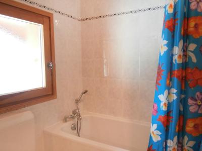 Rent in ski resort 3 room apartment 6 people (1) - Le Tagre - Saint Gervais - Bath-tub